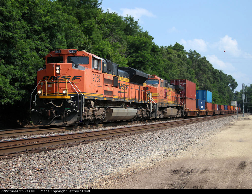 BNSF 9069